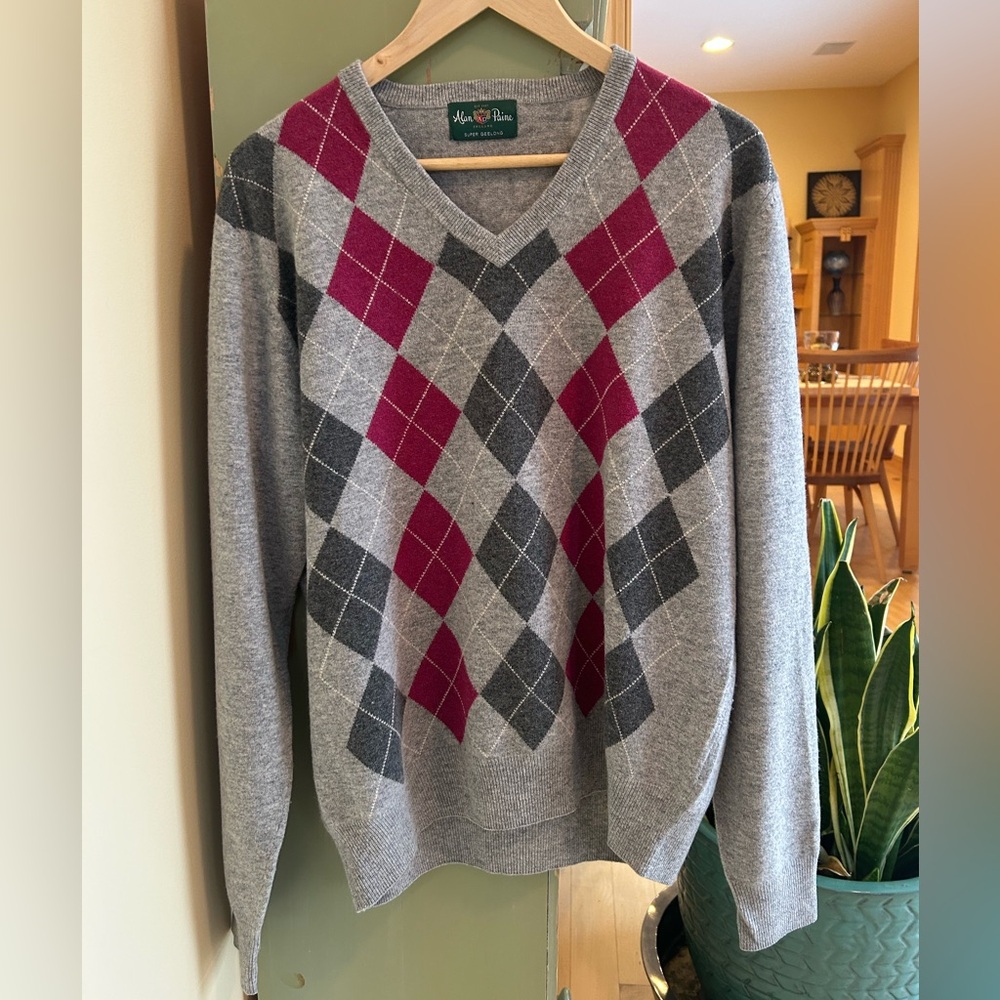 Alan Paine Super Geelong 100% Lambswool V-Neck Gray/Pink Argyle Sweater Large